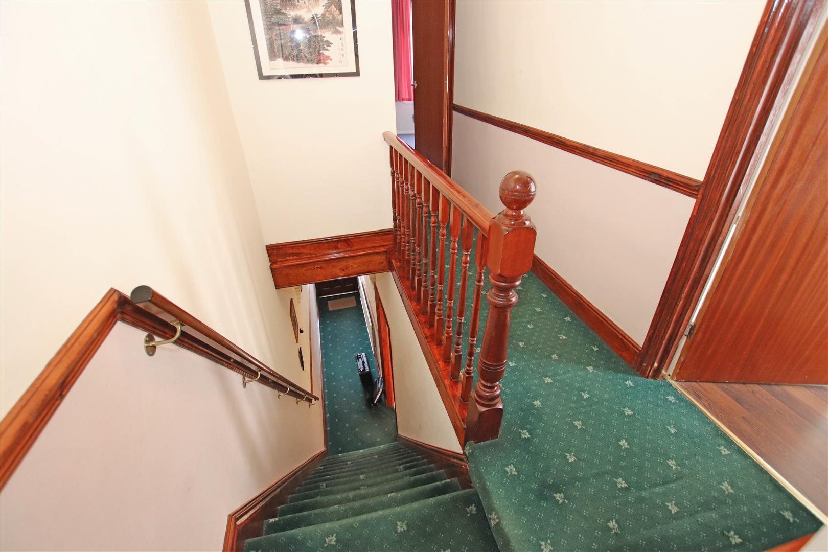 FIRST FLOOR LANDING